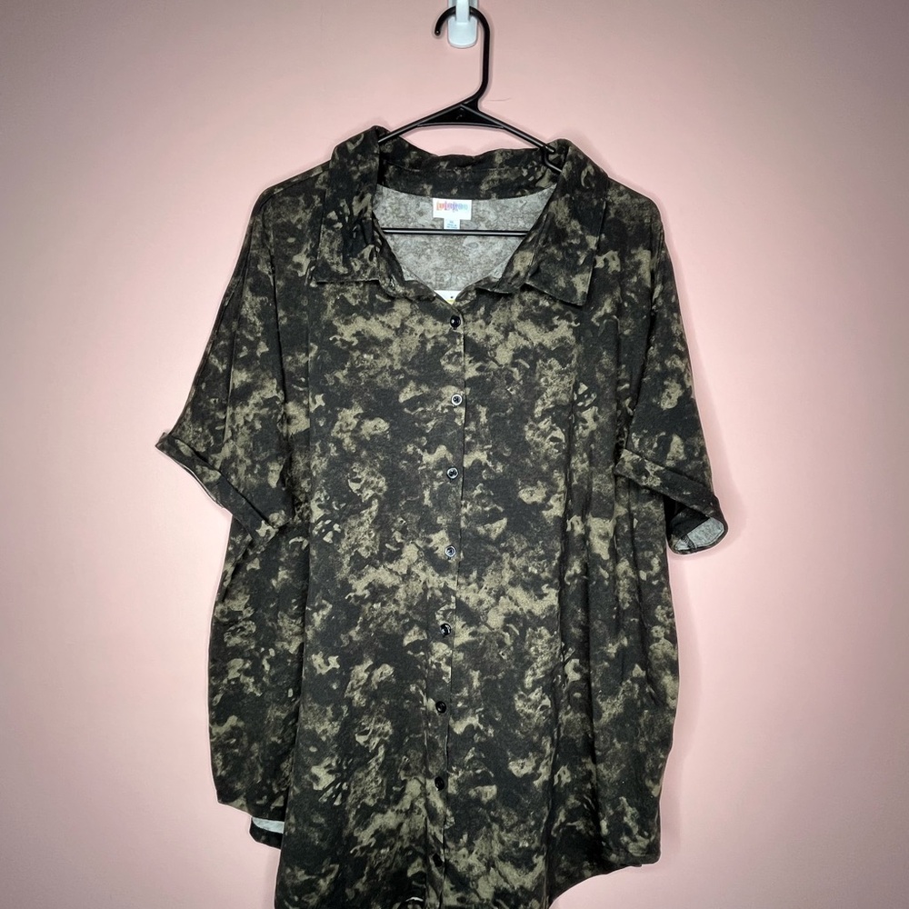 NWT LuLaRoe Charlie Button Up Shirt